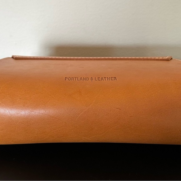 Portland Leather Goods Astoria Leather Crossbody Retro Collection, Honey - Picture 3 of 7